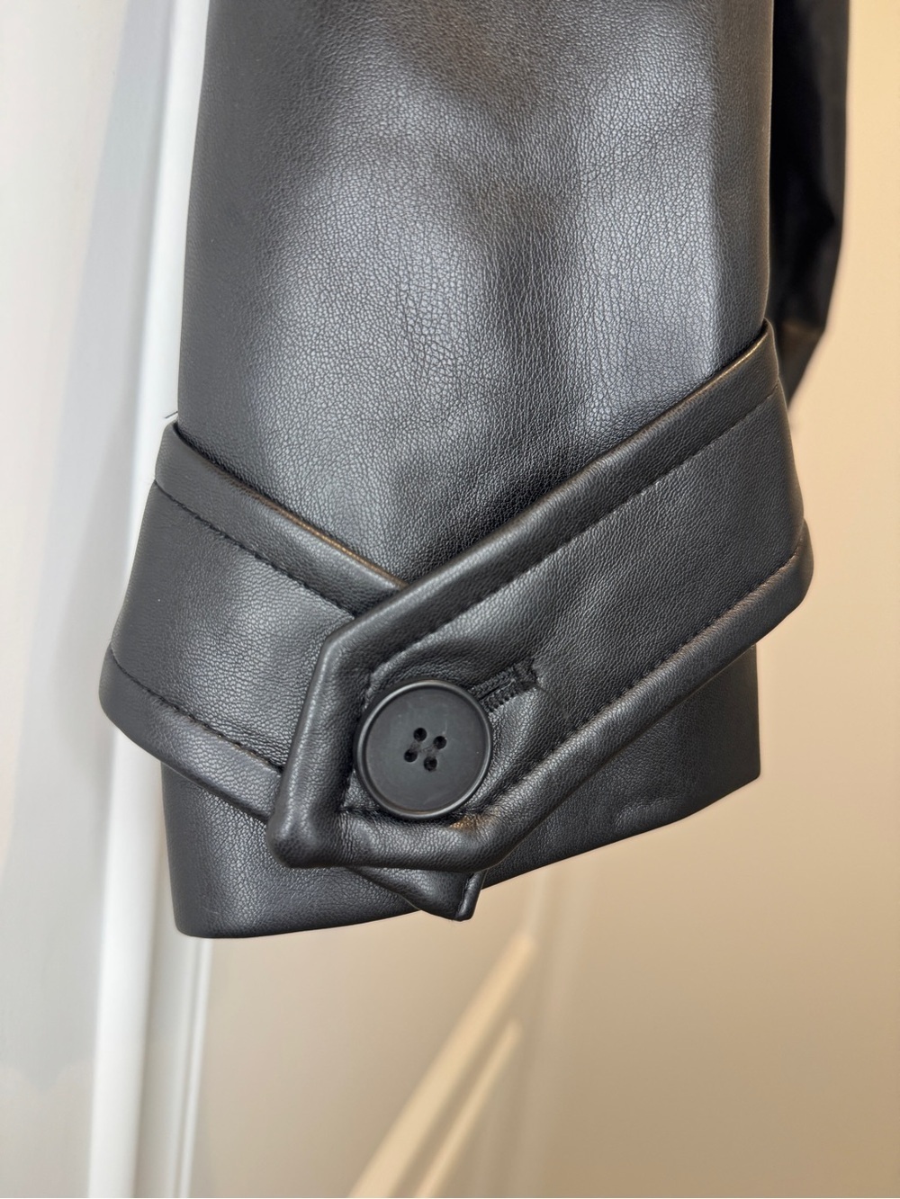 4th & Reckless Dayna Cropped Faux Leather Trenchcoat in Black S - Picture 5 of 8